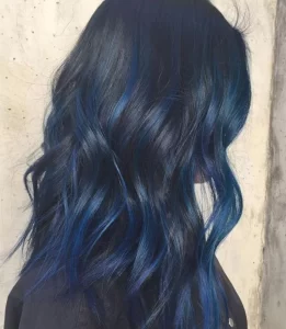 Dark Blue Warna Rambut yang Cocok untuk Kulit Sawo Matang
