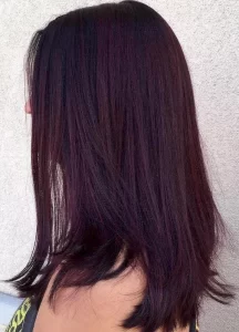 Dark Burgundy Warna Rambut yang Cocok untuk Kulit Sawo Matang