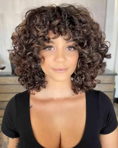 Hot Curls model rambut ikal pendek untuk wajah bulat