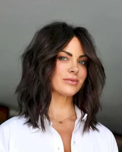 Modern Mid Length Shag With a Middle Part Model Rambut Layer Medium