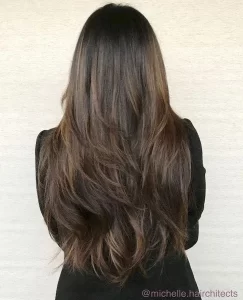 Rambut panjang sepinggang dengan layer bertekstur