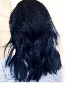 Rambut warna biru tua