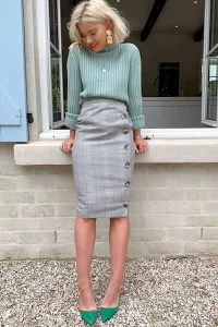 Classy sweater berwarna mint dengan plain bodycon skirt OOTD Warna Mint