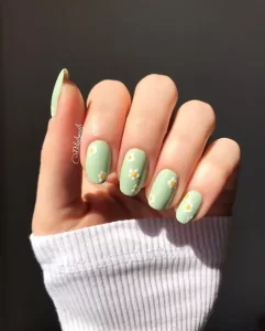 Daisy Mint Green Nails