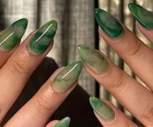 Emerald Marble Nail Art Hijau