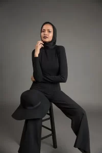 Hitam warna hijab yang cocok untuk kulit sawo matang
