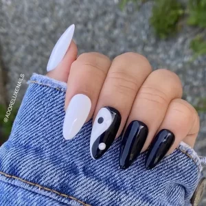 Yinyang Nails Nail Art Hitam dan Putih