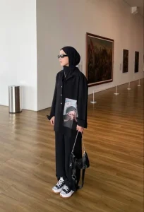 All black OOTD Hijab Simple untuk Hangout