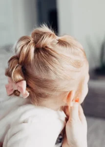 Bubble braid Cara Mengikat Rambut Pendek anak Perempuan