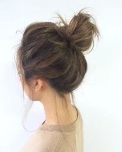 Messy Bun Cara Sanggul Rambut Simple yang Bagus untuk Sehari hari